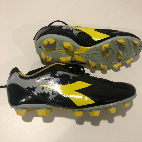 Diadora Soccer Shoes Mens size 8.5 Black, Yellow and Grey - Picture 6 of 8